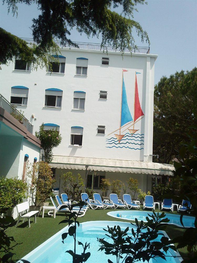 Hotel Manzoni Lido di Jesolo Exterior foto